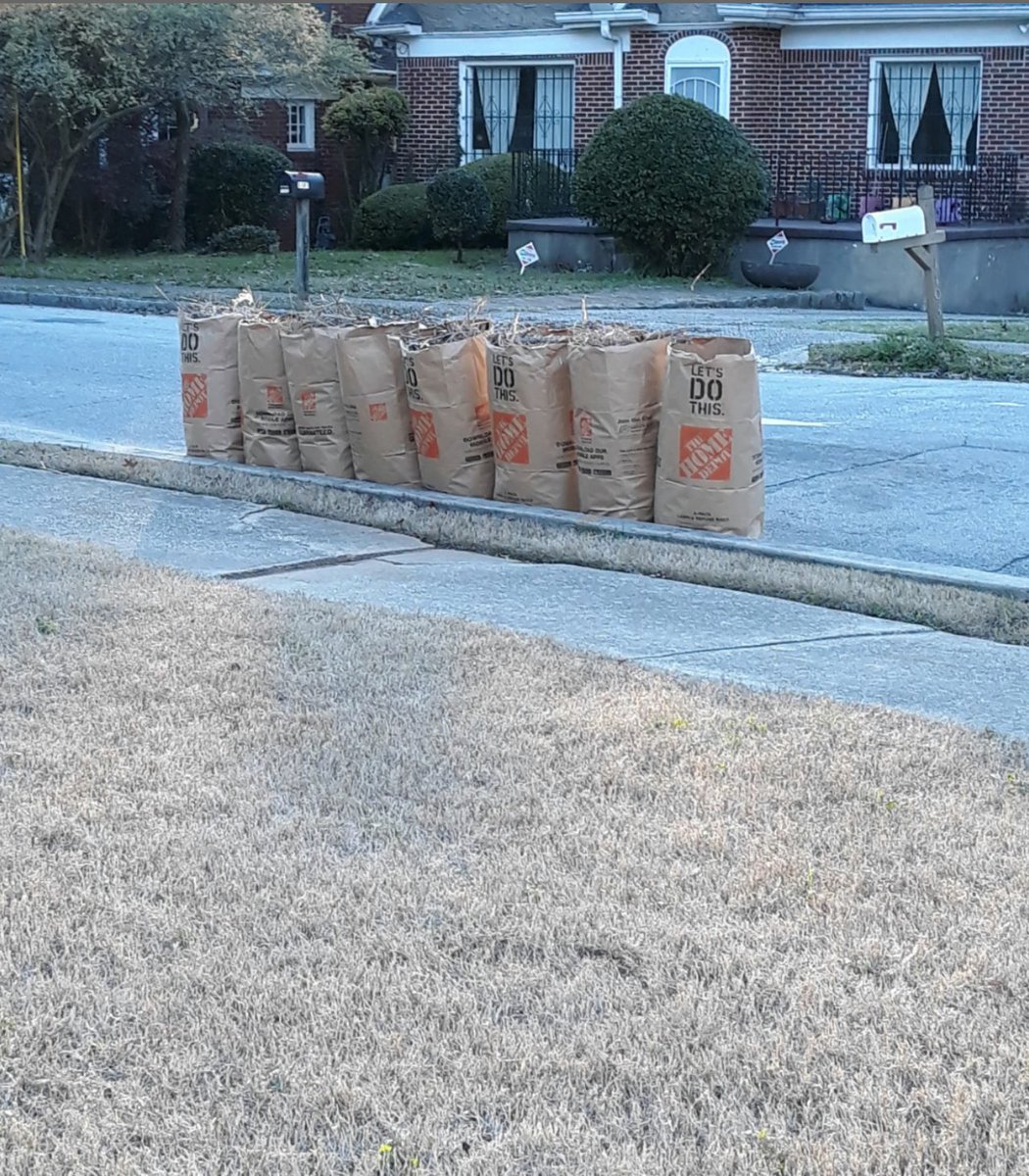 LawnMetro's tweet photo. The bags will only keep increasing as the leaves keep falling! Call us today for routine maintenance or for a full yard clean up! 404-326-8263

#metroatlantalawncare #leafcleanup #routinemaintenance #fallcleanup #mariannhefner #lawncare #landscaping https://t.co/4TQQiZH03B
