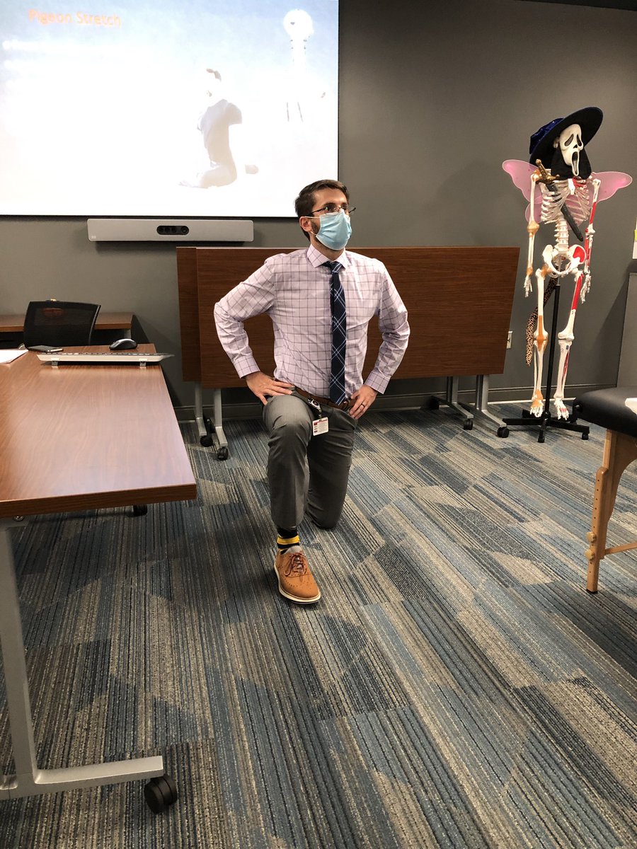 DublinFamilyMed's tweet photo. Hip flexor stretches and Ultrasound AAA screening. 

Just your typical Thursday for our residents in the Sports Medicine/Ultrasound track.
 
#meded #POCUS https://t.co/6oYPS2deaZ
