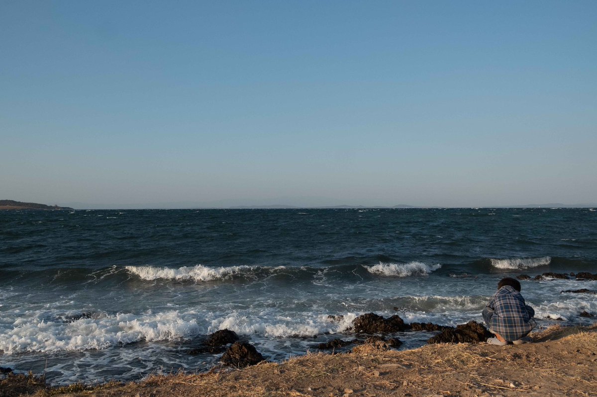 Today new rules were given to  #refugeesgr at new camp on  #Lesvos, incl.:- Exit & entrance to camp allowed only from main gate. 8am-20pm (Mo-Fr), 8am-3pm (Sat). - Use of mask indoors & outdoors, inside camp & outside - No use of heaters or fire inside/outside tents/1