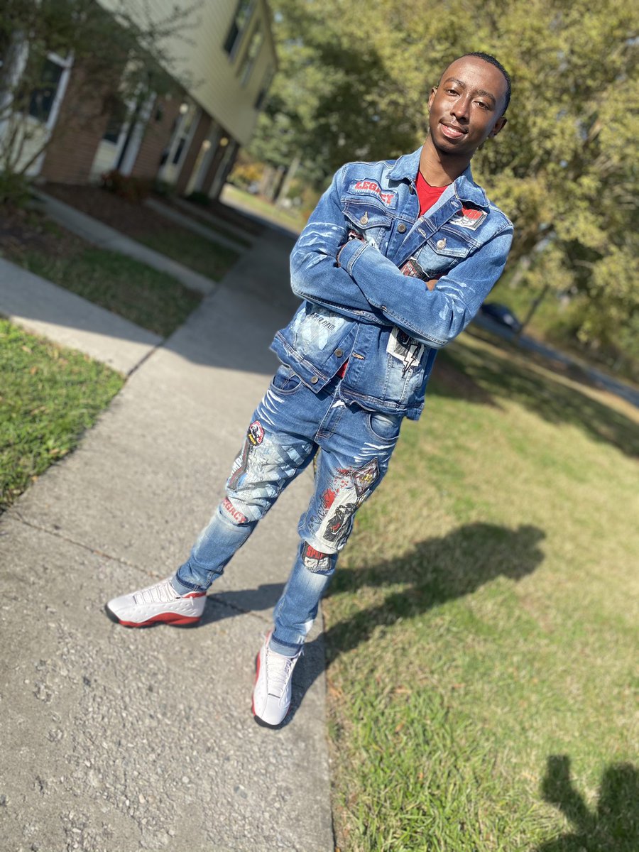 BrizzGoCrazy's tweet photo. YESSIRRR‼️‼️
Blessed to see 2️⃣2️⃣🌟
TURN ME UP 🤣 #RipCobi💚 https://t.co/1AGfWndxSI