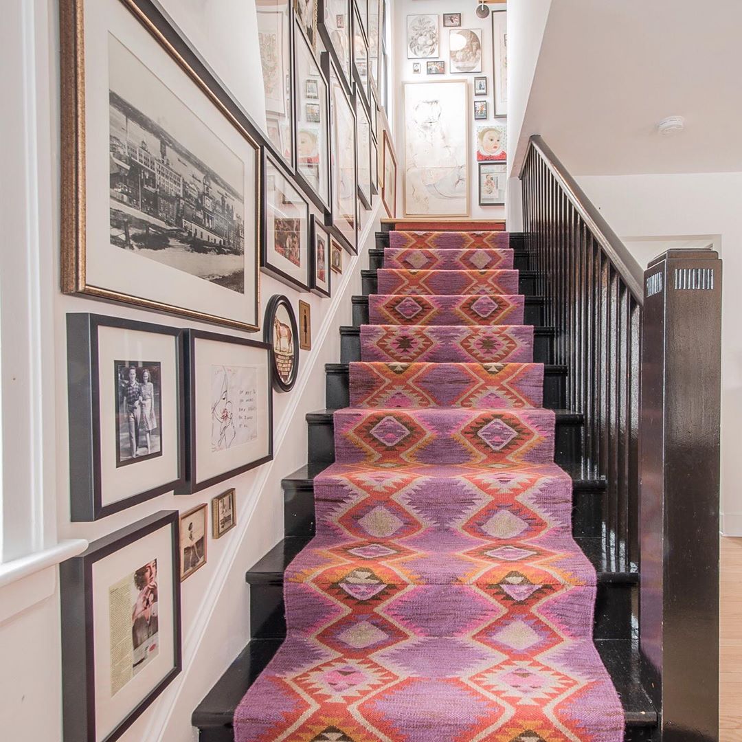 Geometric graphics and complementary colors? Yes, please. ❤️

📸: <a href="/rebekahhiggs/">DIY MOM</a> 

Rug: bit.ly/38gGOZt