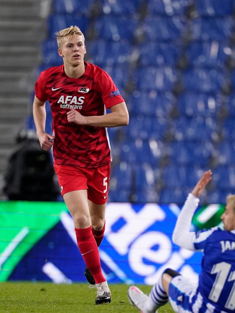 AZJeugd's tweet photo. ✨ Debut boy Velthuis

#AZ #socaz #UEL https://t.co/dAzA8Sk2Dn