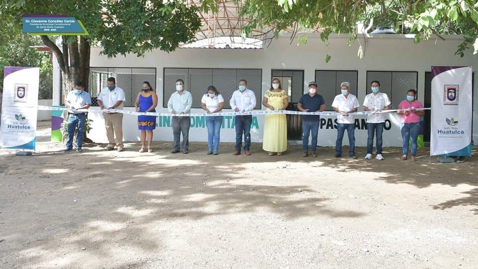 drgiovannehux's tweet photo. Acompañado de la presidente del DIF Huatulco, Reyna Olmedo, y de integrantes del ayuntamiento, esta mañana inauguramos una cocina comunitaria en Paso Ancho, en beneficio de alrededor de 90 familias de este barrio ubicado en la cabecera municipal.

#ElCambioLoHacemosTodos https://t.co/zT1LwcWPdg