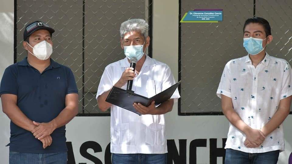drgiovannehux's tweet photo. Acompañado de la presidente del DIF Huatulco, Reyna Olmedo, y de integrantes del ayuntamiento, esta mañana inauguramos una cocina comunitaria en Paso Ancho, en beneficio de alrededor de 90 familias de este barrio ubicado en la cabecera municipal.

#ElCambioLoHacemosTodos https://t.co/zT1LwcWPdg
