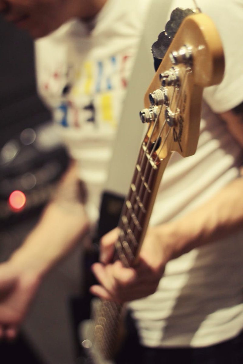 InBetweenorg's tweet image. Vampiro is Fender