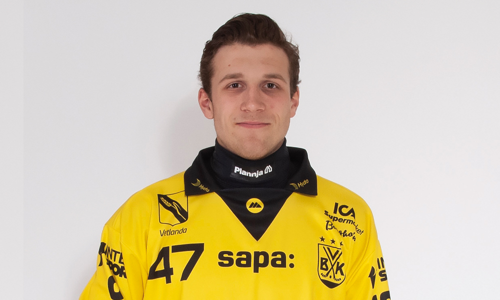 De tre mest valda spelarna i nya tävlingen Guldfemman är:
1⃣ Joakim Andersson 92 %
2⃣ Pontus Vilén 62 % 
3⃣ Emil Nordström 51 %
Vilka spelare väljer du? Ta ut din Guldfemma med fem VBK-spelare här: guldfemman.se/vetlanda-bk 💛🖤#svbandy