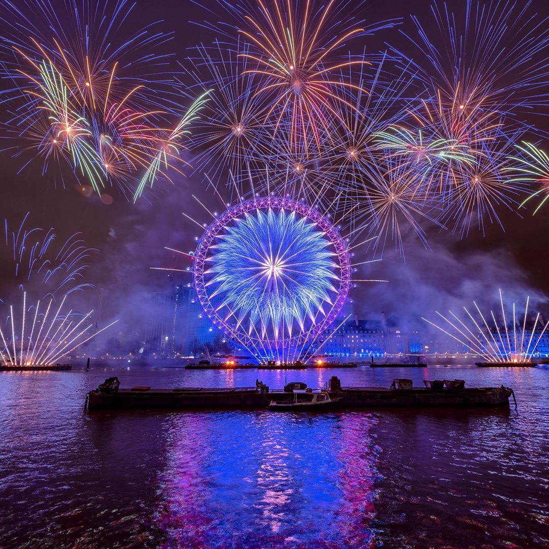GrangeHotels's tweet photo. If only this was the display we were seeing this year 🎆🎆🎆 #BonfireNight2020 #FireworkNight https://t.co/GvON87WTIO
