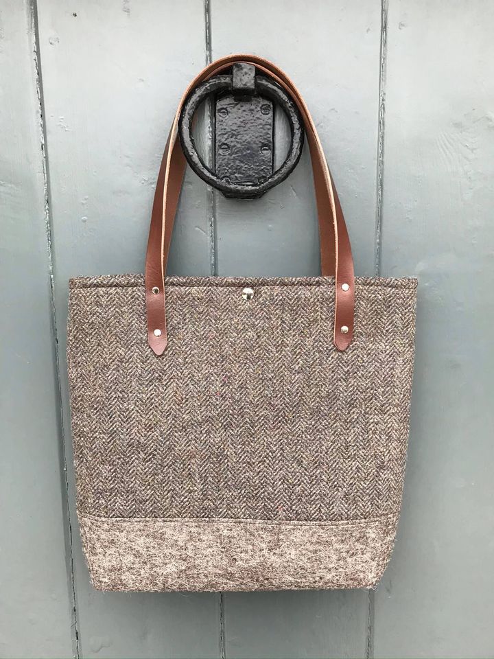 Some lovely handbags here made by the Woolly Shepherdess using tweed and wool felt along with a few other bits and pieces.

Look for her in Bodmin Virtual Market facebook.com/groups/bodminv…

#loveBodmin #BodminHour #bagsforsale