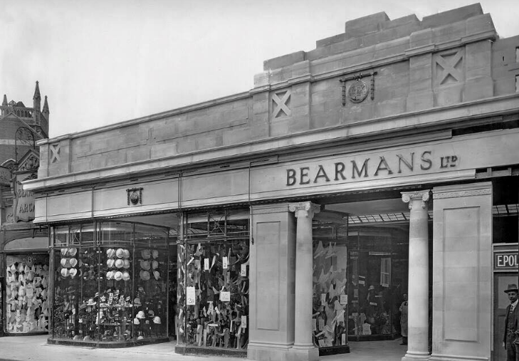 As a kid in the 70s, I'd regularly be dragged with Mum to Leytonstone, usually to visit department store Bearmans if she needed haberdashery (she often designed and made her own clothes). I saw Santa there once. He scared me. It closed in 1983 and was later demolished.