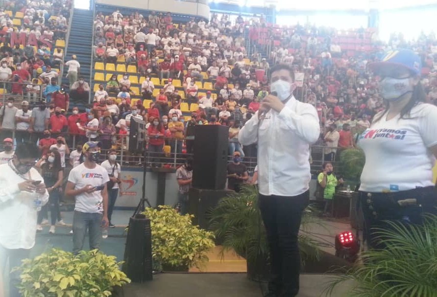 charlychaves's tweet photo. Con mucha alegría el pueblo tachirense se concentró en la sede del Gimnasio Arminio Gutiérrez Castro del Municipio #SanCristóbal, para celebrar el Inicio de la Campaña Electoral, rumbo al próximo #6DVictoriaPerfecta 🇻🇪
#SolidaridadContraElBloqueo
@PartidoPSUV @FreddyBernal https://t.co/jGQvjuxUYM
