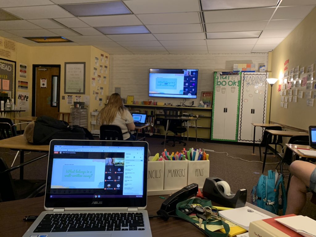 TwiceTheTeach's tweet photo. #emporiaproud of my ESU intern rocking it for her last teach - remotely! Rolling with the punches this year!  @adlickteig @TTC_ESU https://t.co/bkwpWdwkiU