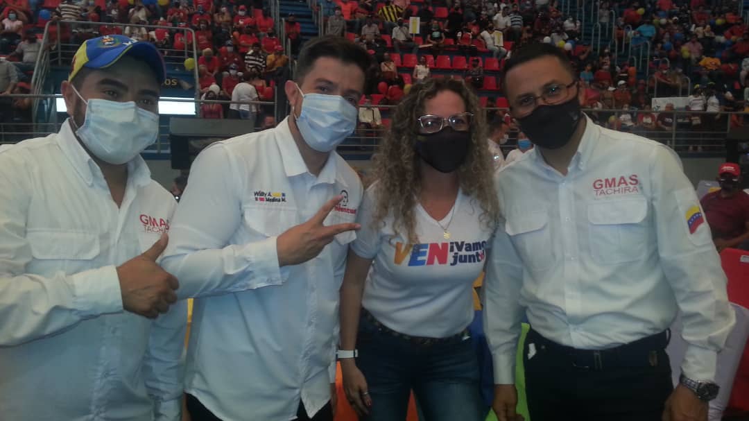 charlychaves's tweet photo. Con mucha alegría el pueblo tachirense se concentró en la sede del Gimnasio Arminio Gutiérrez Castro del Municipio #SanCristóbal, para celebrar el Inicio de la Campaña Electoral, rumbo al próximo #6DVictoriaPerfecta 🇻🇪
#SolidaridadContraElBloqueo
@PartidoPSUV @FreddyBernal https://t.co/jGQvjuxUYM
