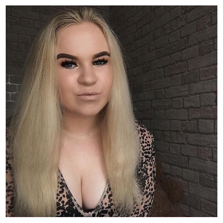 Chloejadeburkey's tweet photo. 𝙷 𝙴 𝙻 𝙻 𝙾 • 𝙽 𝙾 𝚅 𝙴 𝙼 𝙱 𝙴 𝚁 https://t.co/o7M9LQFgCO