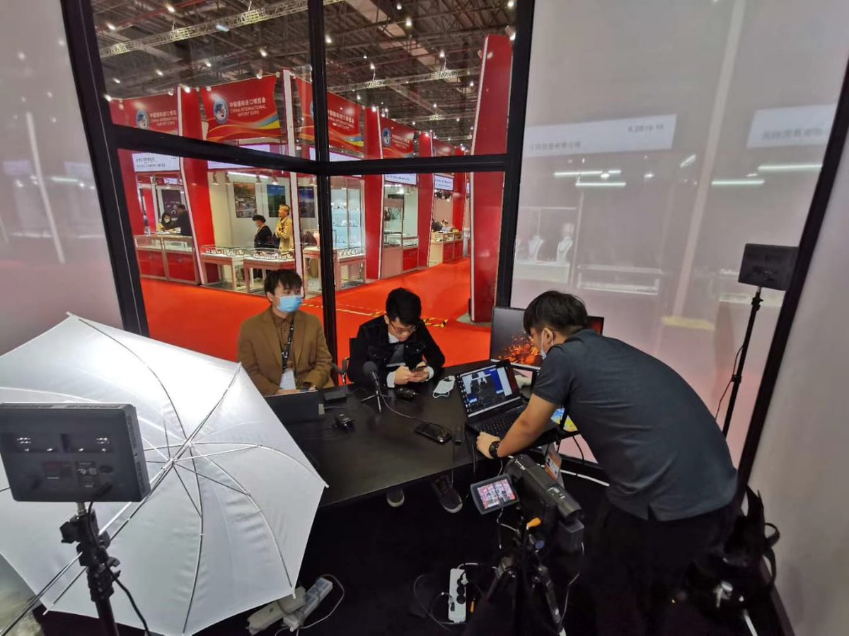 aprecol's tweet image. Hoy, a las 10 pm, en el marco de la Feria Mundial de Importaciones de China, Edwin Molina, Presidente de APRECOL, y Guillermo Galvis, Presidente de @acodes, participarán en un Q&amp;amp;A sobre la industria de las esmeraldas colombianas

Sígalo aquí: us02web.zoom.us/j/89306848203?…

#Esmeraldas