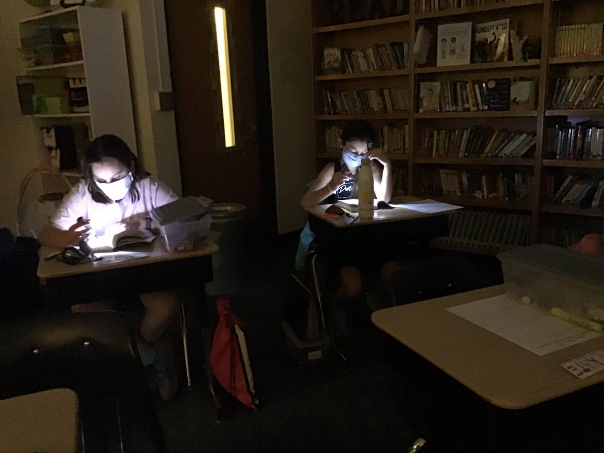Mrs_Moxness's tweet photo. Flashlight Read In!  Thanks to the families who sent batteries! #welovetoread https://t.co/qeEGLoTeEI