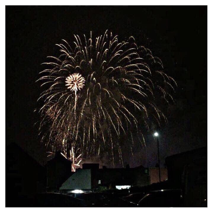 Chloejadeburkey's tweet photo. 🎇 𝙱 𝙾 𝙽 𝙵 𝙸 𝚁 𝙴 • 𝙽 𝙸 𝙶 𝙷 𝚃 🎇
𝚃𝚘𝚗𝚒𝚐𝚑𝚝 𝚒𝚜 𝙱𝚘𝚗𝚏𝚒𝚛𝚎 𝙽𝚒𝚐𝚑𝚝.. 𝚃𝚑𝚒𝚜 𝚙𝚒𝚌𝚝𝚞𝚛𝚎 𝚒𝚜 𝚘𝚗𝚎 𝙸 𝚝𝚘𝚘𝚔 𝚘𝚗 𝙱𝚘𝚗𝚏𝚒𝚛𝚎 𝙽𝚒𝚐𝚑𝚝 𝟸𝟶𝟷𝟾. 

#secondlockdown #lockdown2020 #lockdown #bonfirenight #fireworks https://t.co/WVnbwaDqHN