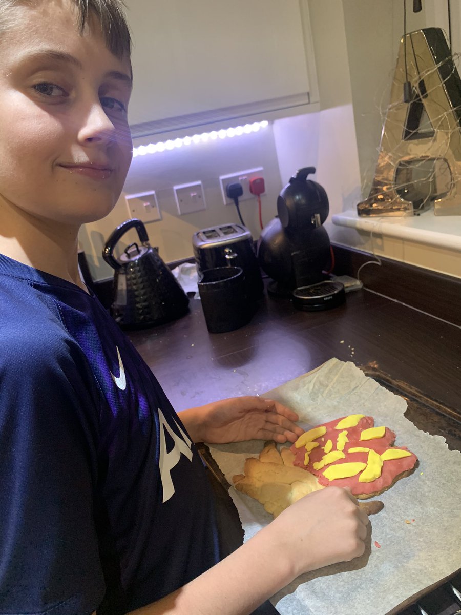littlechicklet's tweet photo. @DeltaGarforth homeschooling food tech today 🔥 cookie https://t.co/S9YyAFCqyT