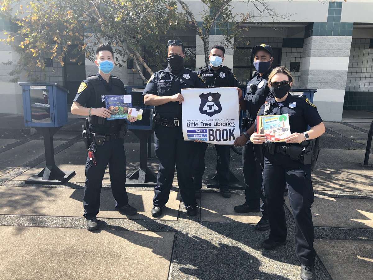 CJCLOUD83's tweet photo. Thanks for everyone’s hard work with getting Little Free Libraries up and going for the HPD police stations around the communities we serve. Policing on a new level!  @FastSigns318 @ArtAcevedo @sd_victorian @houmayor @LtlFreeLibrary https://t.co/Y5cz0LaAz3