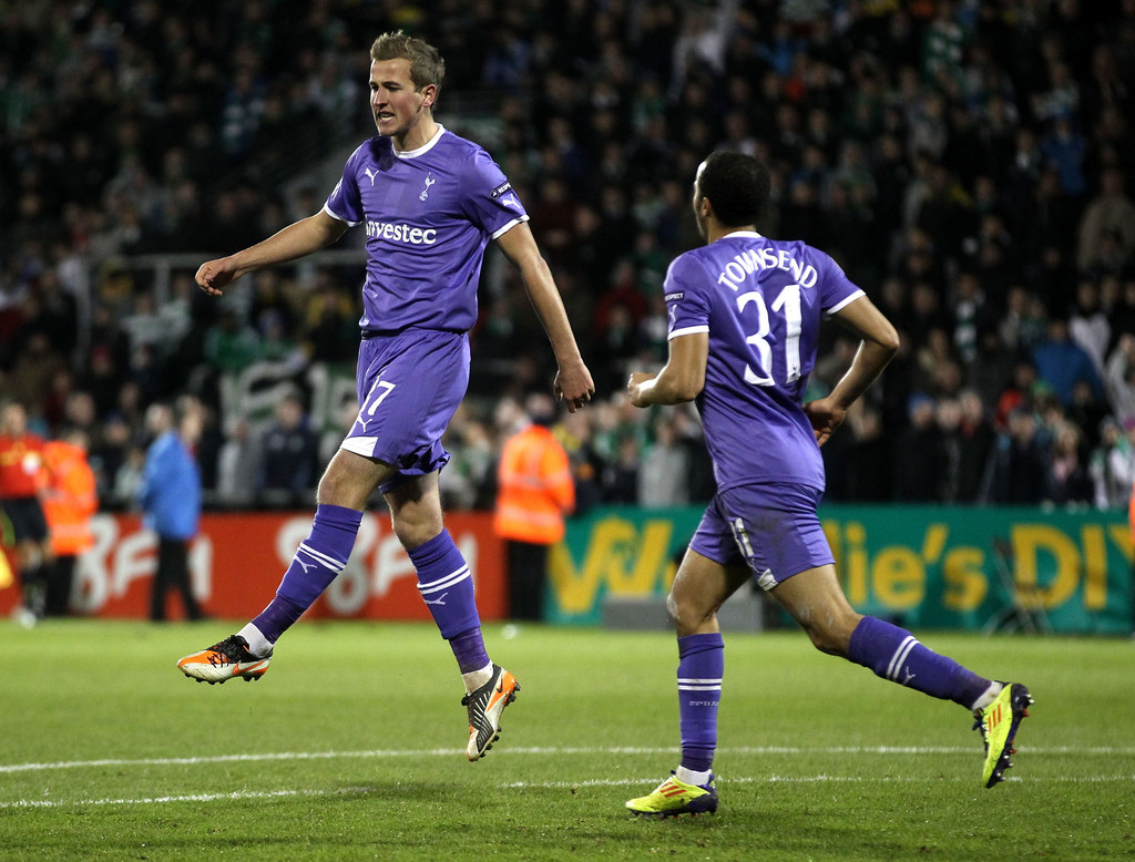Dav_Vazquez's tweet photo. Hoy y tras 300 partidos jugados con los Spurs, el gran delantero inglés ha llegado a los 200 goles. Su primer gol fue ante el Shamrock Rovers (15/12/2011), los 100 fueron ante el Everton el 09/09/2017 y los 200 goles hoy 05/11/2020 ante el PFC Ludogorets. Un Dios. https://t.co/5CYpBRZcYL