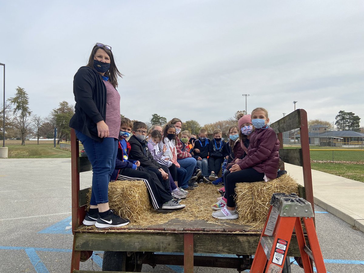 OHcox3rd's tweet photo. What a fun morning celebrating our achievements and hard work with an AR Hayride! https://t.co/BInqmDJWU6