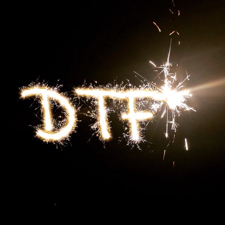 We love bonfire night (the kids not so much 🤣). We’ve let off a few fireworks in the garden and written our names with sparklers 🎇🎆 #BonfireNight #BonfireNight2020 #sparklers #fireworks