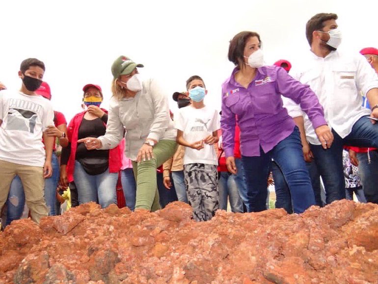 Marlenycdc_'s tweet photo. Con la alegría que nos caracteriza y como parte del Gobierno de calle, hicimos un recorrido casa por casa, donde se hizo entrega de ayudas técnicas a los habitantes del sector Las Praderas y La Libertad beneficiando de esta manera a 2.514 personas 
#Maturín #VenVamosJuntos https://t.co/Az5CbJW5o5