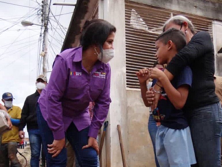 Marlenycdc_'s tweet photo. Con la alegría que nos caracteriza y como parte del Gobierno de calle, hicimos un recorrido casa por casa, donde se hizo entrega de ayudas técnicas a los habitantes del sector Las Praderas y La Libertad beneficiando de esta manera a 2.514 personas 
#Maturín #VenVamosJuntos https://t.co/Az5CbJW5o5