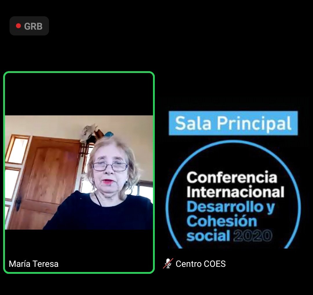 _VictoriaH__'s tweet photo. Con Ma. Teresa Almarza, S. Zulueta y L. Valenzuela en "Nueva Constitución y perspectivas frente a las profundas brechas territoriales". Décadas de neoliberalismo urbano crearon ciudades segregadas y viviendas precarizadas, pensadas para el mercado y no la vida
#Chile @CentroCOES https://t.co/89dc0MMpW9