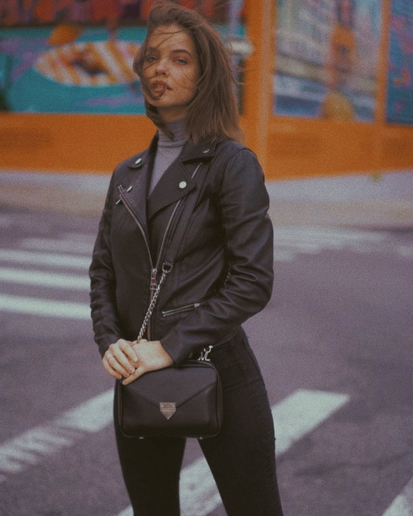 poemaepico_'s tweet photo. ๐ป; #IAmDiamond
Hoy tuve la oportunidad de conocer y presentarme ante la nueva generaciรณn de modelos de Diamond Models, ademรกs hablamos de los grandes planes que nos esperan y no puedo esperar a trabajar con ellos, se nota los excelentes que son. https://t.co/kJuT5P0M6E