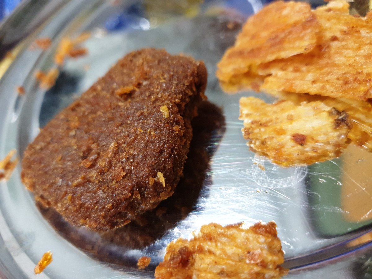 bond_girlOO7's tweet image. @LAYS @Lays_India Hey Lays I just found this inside my Lays packet 
Please explain what is this???? #lays  #magicmasala #bluelays