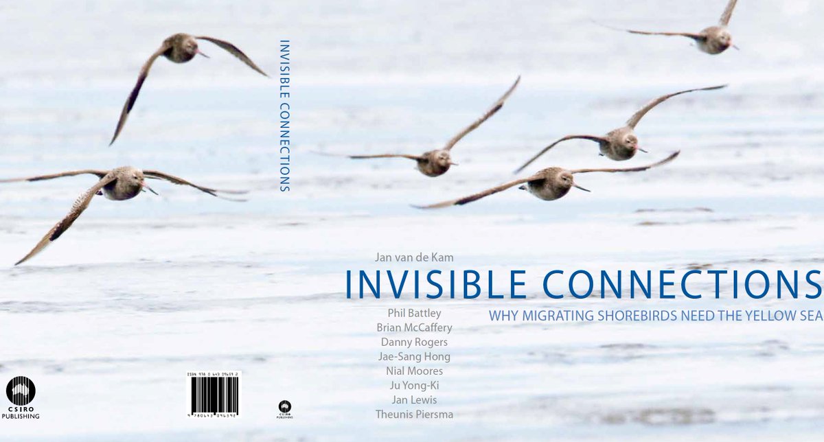 GlobalFlyway's tweet photo. Artist Kate Gorringe-Smith, in plenary at #EAAFSSM, mentioned our book 'Invisible Connections' and reminded us to watch stunning performance of Bowerbird Collective (Simone Slattery & Anthony Albrecht), the online concert for World Migratory Bird Day: https://t.co/EDV1BfnelQ https://t.co/q8yEeKAj31