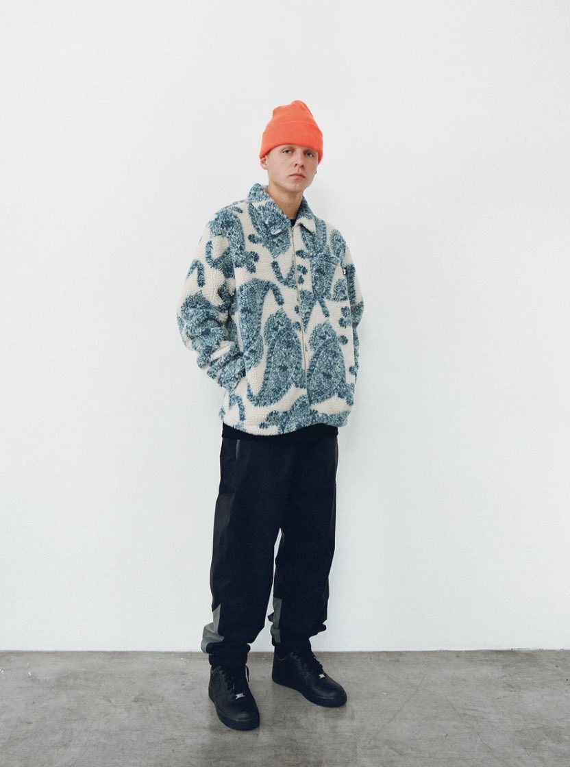 Legendarymx_'s tweet photo. Aquí un poco de la nueva colección “Holiday 20” de @stussy. ✨ Se trata de una gran variedad de estampados con errores y telas divertidas perfectas para esta temporada. ❄️

La colección estará disponible el día de mañana en tiendas físicas y online.  #WEAR https://t.co/xHiHfKnPn0