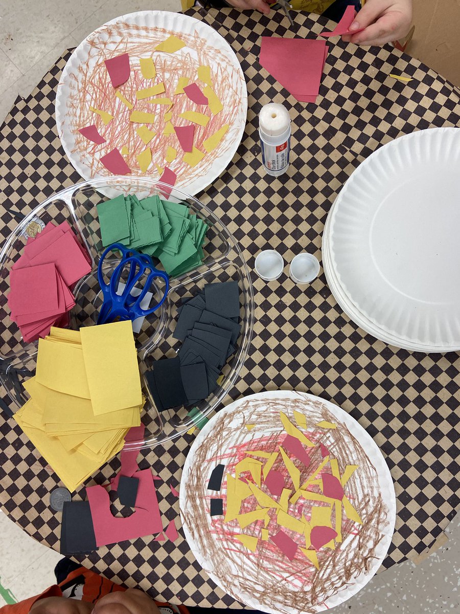 MrsDeCoste's tweet photo. This week, we turned our classroom into a pizzeria! We are having so much fun exploring our favourite food!! 🍕@SettlersGreenPS @MrsHickey3 https://t.co/o9TdqCpDb1