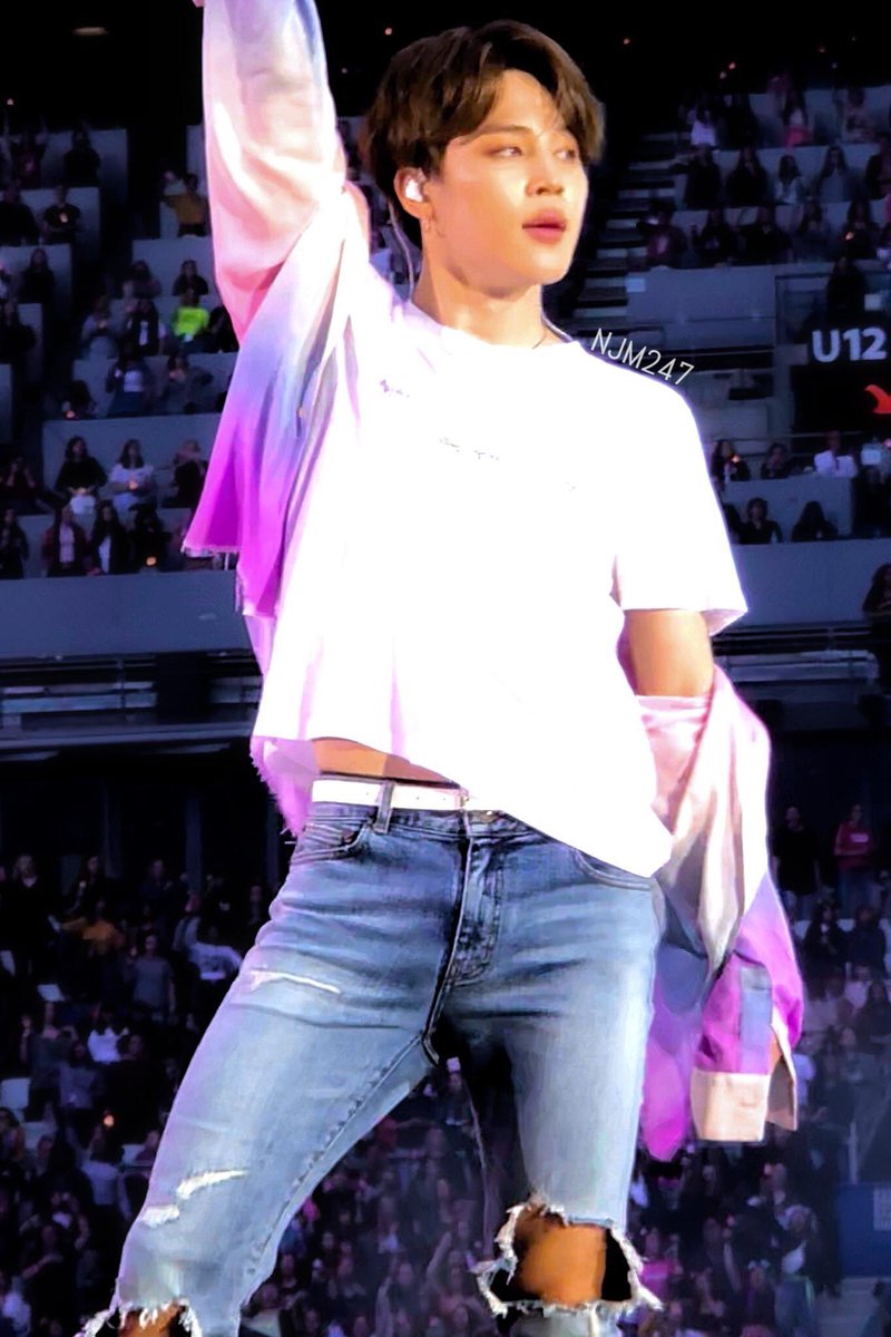 he’s just so effortlessly sexy and charming??????