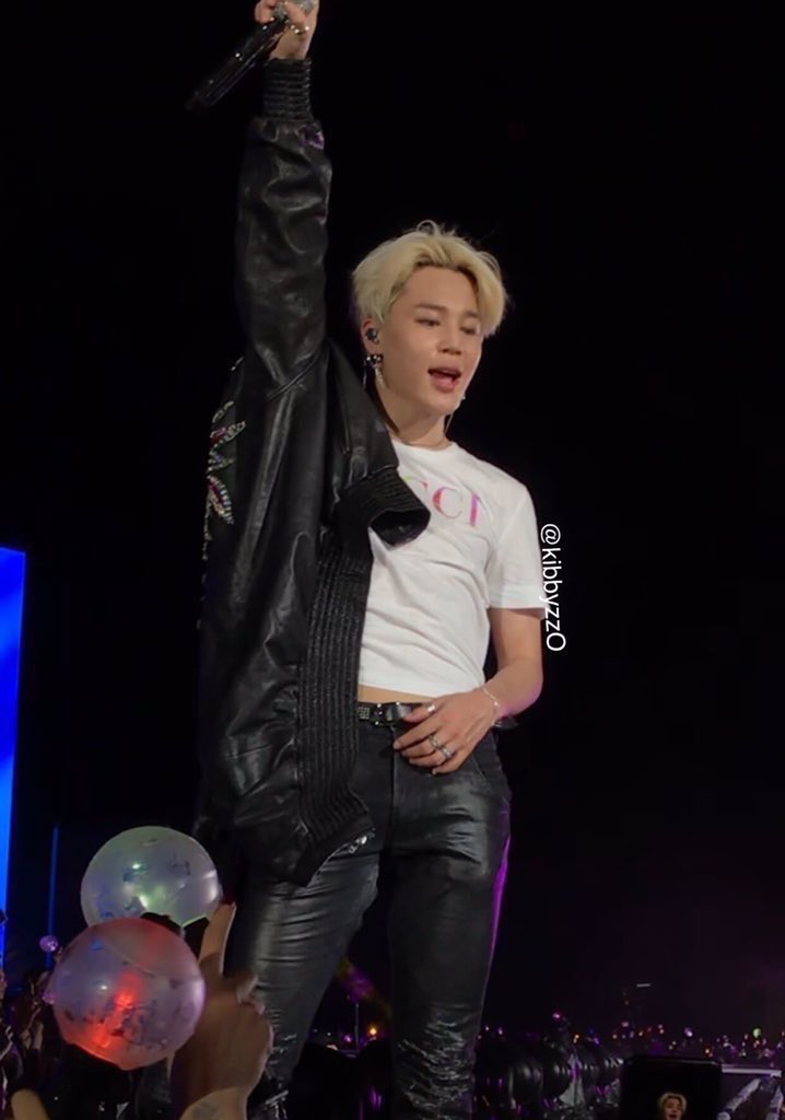 he’s just so effortlessly sexy and charming??????