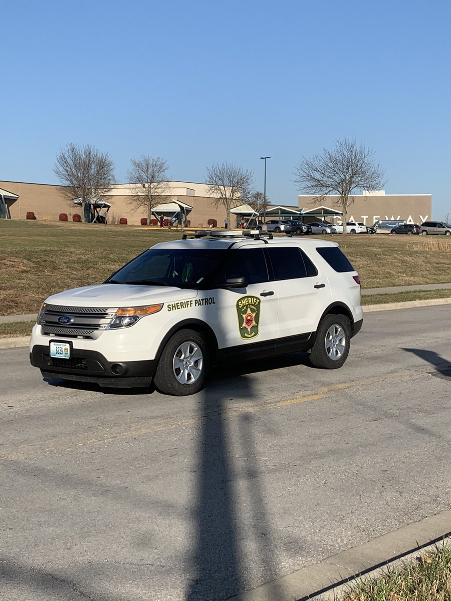 NewMarkSRO's tweet photo. Beautiful day to direct after school traffic @Gateway6NKC ! #BeautifulDay #EnjoyTheWeather https://t.co/My5u1adeGb