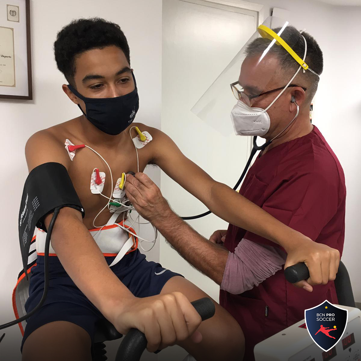 BCNPROSoccer_'s tweet photo. 🏥 Medical check-up completed! ✅

🇲🇽🇺🇸 Alex and Lucas, the latest players  to join our residency program in Barcelona, ​​are ready to fight! 🔋🔥

👊🏻 Time to boss up!

#WherePlayersAreMade ⭐️
#BCNPROElite ⚡️⚽️ https://t.co/fAVuEkqfL1