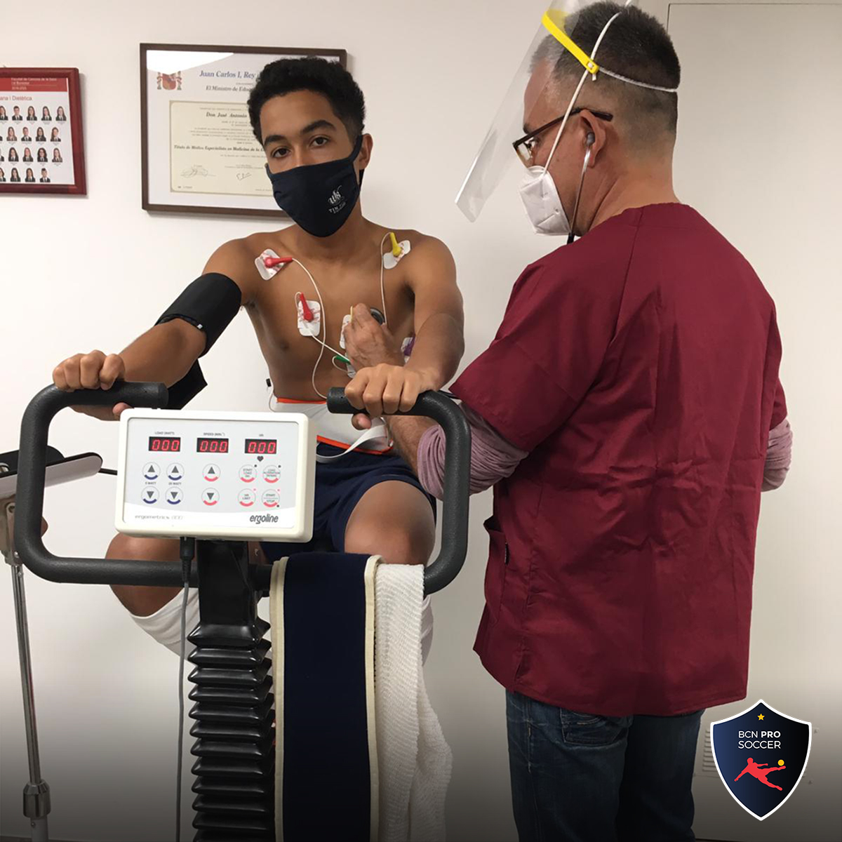BCNPROSoccer_'s tweet photo. 🏥 Medical check-up completed! ✅

🇲🇽🇺🇸 Alex and Lucas, the latest players  to join our residency program in Barcelona, ​​are ready to fight! 🔋🔥

👊🏻 Time to boss up!

#WherePlayersAreMade ⭐️
#BCNPROElite ⚡️⚽️ https://t.co/fAVuEkqfL1
