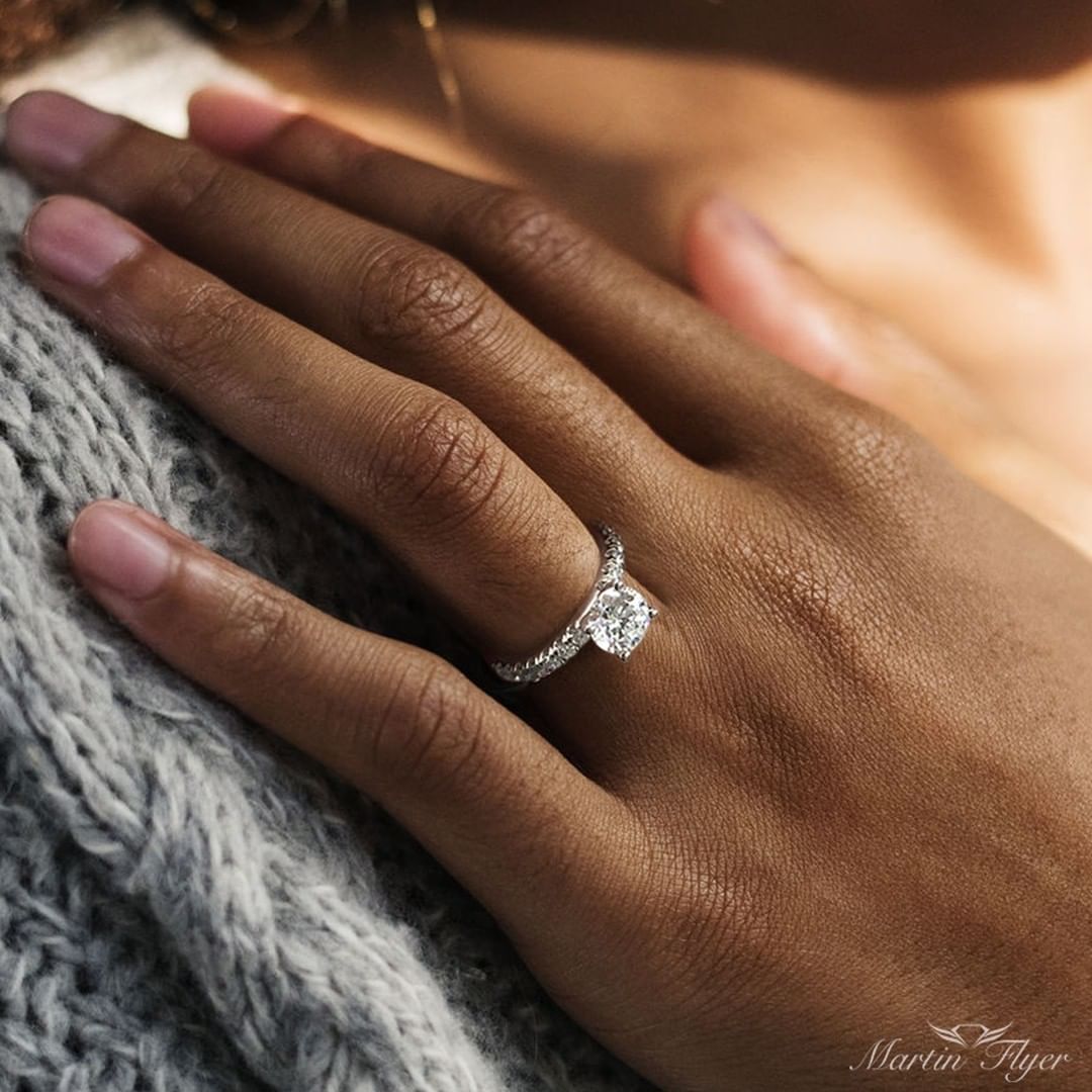 You can never go wrong with a classic round cut diamond from @martinflyer. 💍