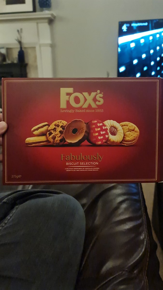 spice_punch's tweet photo. @foxs_biscuits what the hell is this crap? Where are the biscuits in the box of biscuits? Absolute joke https://t.co/gPHf30yWVN