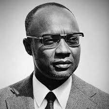 A thread on Amílcar Lopes Cabral, a nationalist leader, and founder and secretary-general of the African Party for the Independence of Guinea and Cape Verde, who helped lead Guinea-Bissau to independence. A true 'organic intellectual' in a Gramscian sense.