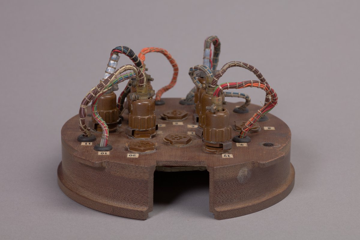 here's a wiring harness with plugs. the case is made of machined phenolic. i forget what they are called, but those connectors were common in vacuum tube equipment.