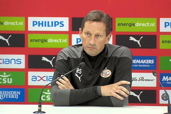 Nieuwspaal's tweet photo. PSV: "Tellen van de doelpunten had gestopt moeten worden" 
Lees meer: https://t.co/WgmPL1mWcW #PAOPSV https://t.co/fuBFz5XnfM