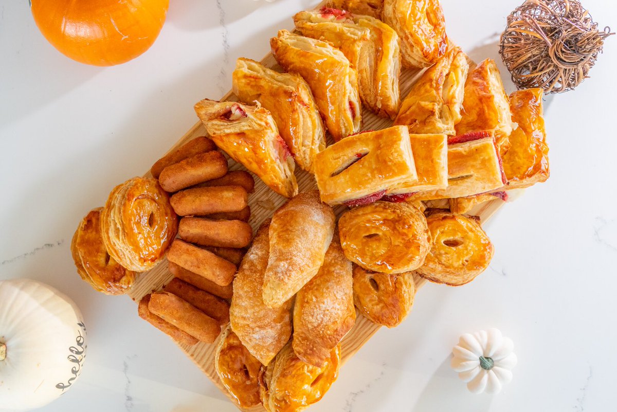 CaoBakery's tweet photo. Perfect pickings for a 🌦rainy day made easy! #CAObakery #CAOboards #Croquetas #PastelitosDeGuayaba #PastelitosDeGuayabayqueso #PastelitosDeQueso #PastelitosDeCarne https://t.co/KUaJIKlKpQ