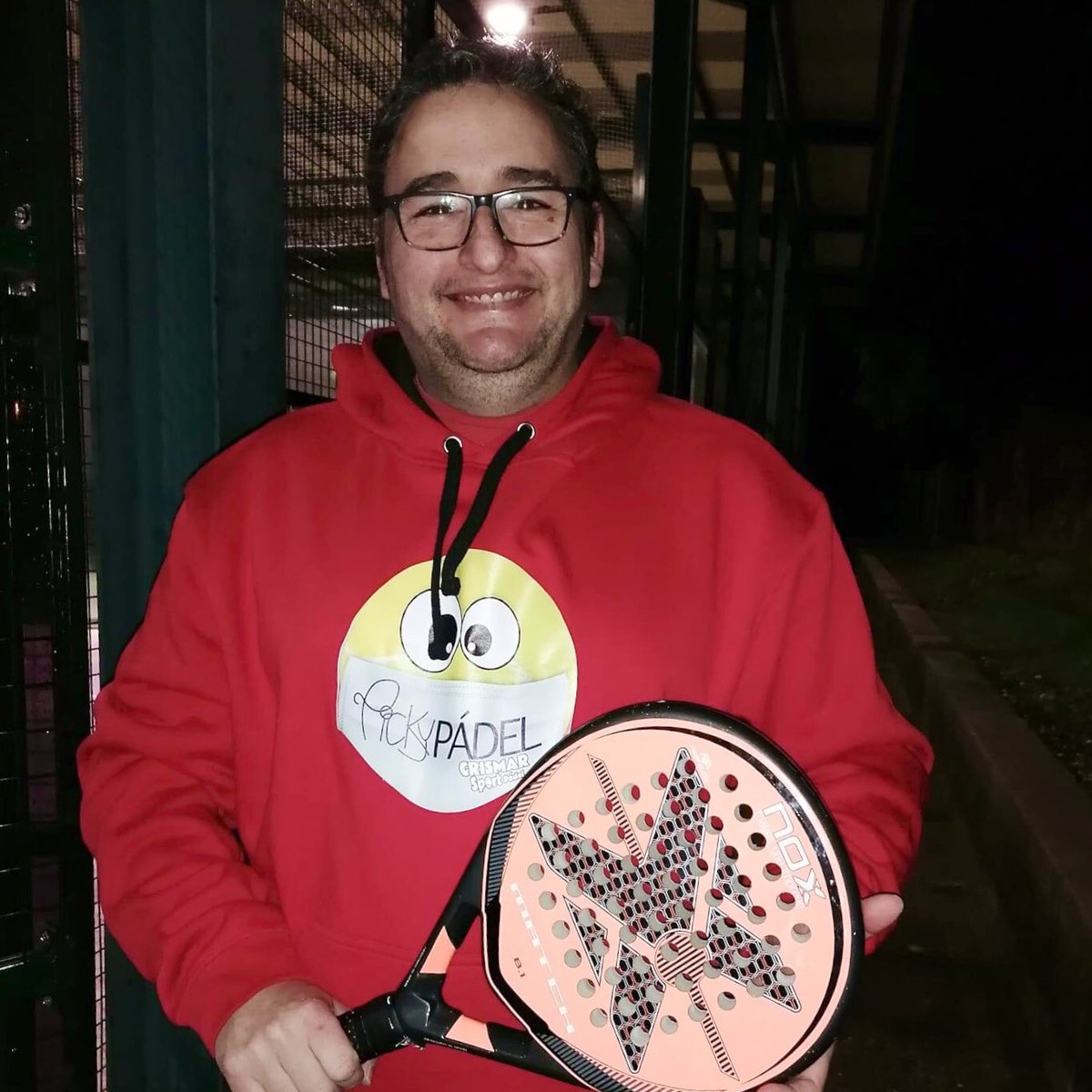 Nuestro alumno Nacho ya tiene su súper sudadera, muy apropiada a la situación que nos acompaña. Súper guapo NACHO.