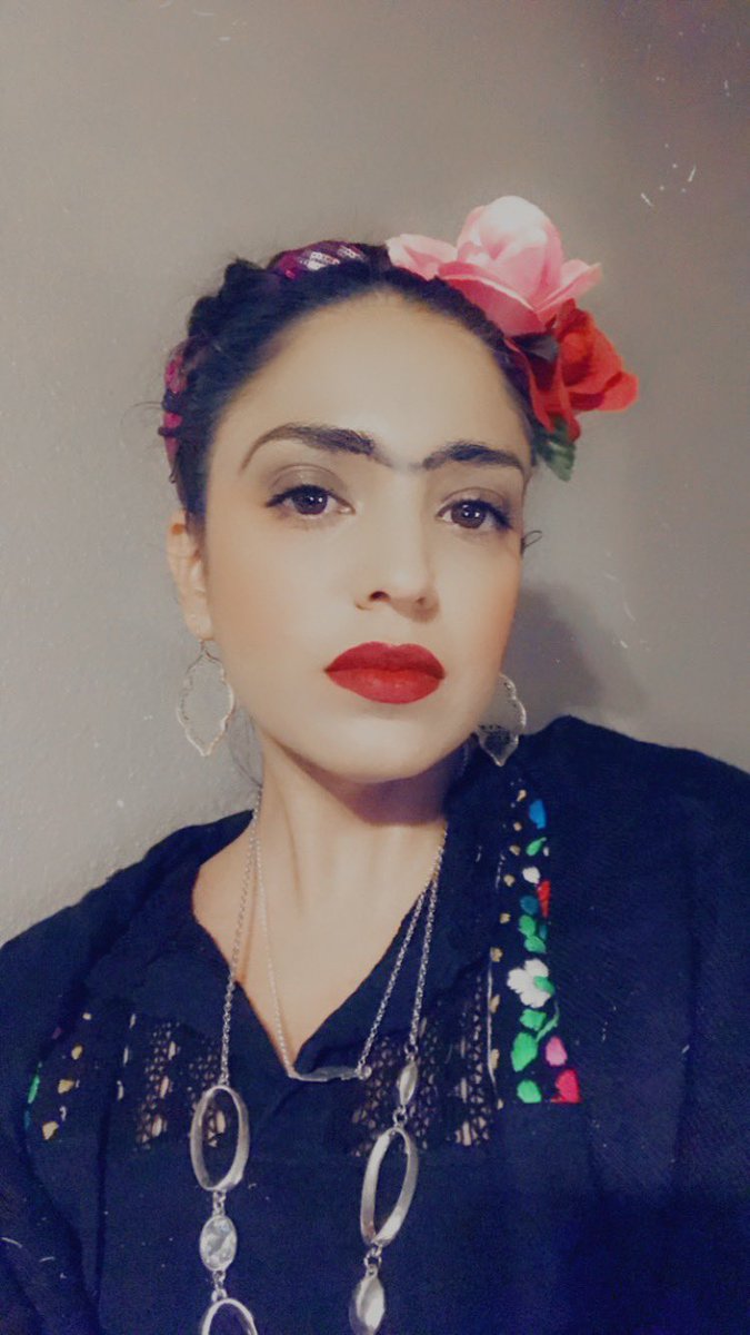 utsalanguages's tweet photo. The Spanish Club, asked for volunteers to dress like a famous Hispanic.
Here are some pictures of some of the costumes! 
#FridaKahlo #Adelita #SantaRosaDeLima #LuisMiguel #famoushispanics #spanishclub https://t.co/JJQmpyVuxv