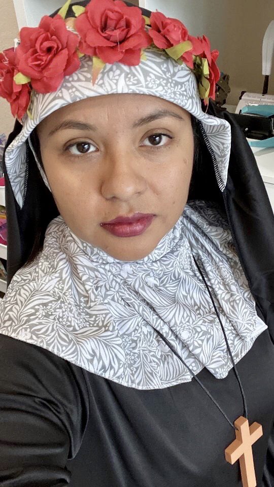 utsalanguages's tweet photo. The Spanish Club, asked for volunteers to dress like a famous Hispanic.
Here are some pictures of some of the costumes! 
#FridaKahlo #Adelita #SantaRosaDeLima #LuisMiguel #famoushispanics #spanishclub https://t.co/JJQmpyVuxv