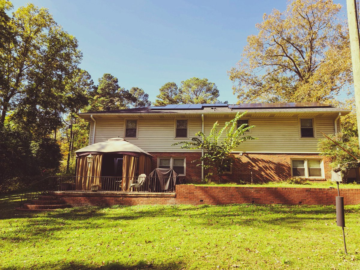 NCSolarNow's tweet photo. Whew! It's been an awesome day of installs here in the amazing state of #NorthCarolina. Our install crews have been killin' it this week! ๐ทโโ๏ธ๐ฅ
#NCSolarNow #NCSolar #solarpanel #cleanenergy #environment #sunpower #sustainability #ecofriendly #greenbuilding #renewableenergy https://t.co/ADJLsgQzmE