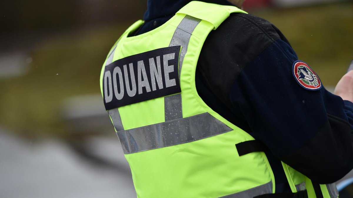 VDNValenciennes's tweet photo. #SaintAybert: plus de 550 grammes de cocaïne dans son sac à main https://t.co/mauQTJVW4Q https://t.co/g0hH0DORDX