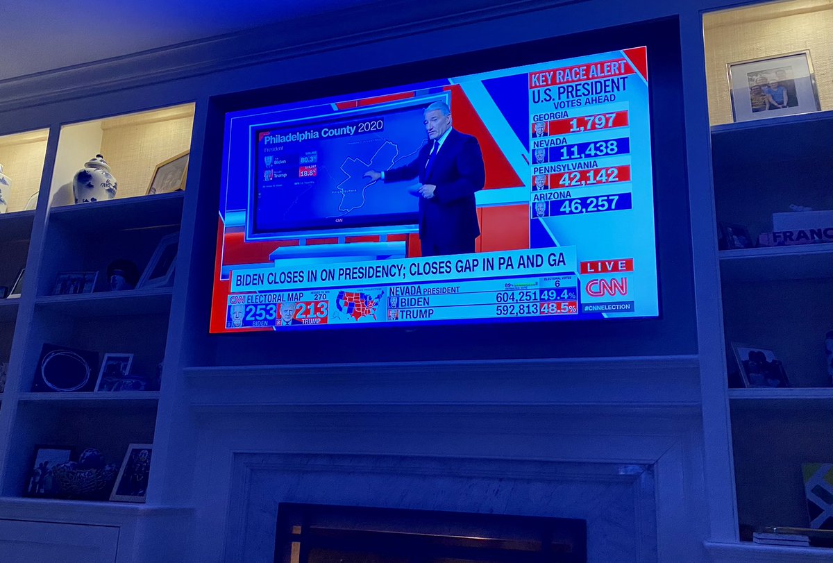 Les_Carnegie's tweet photo. “It is because of math” @JohnKingCNN  🇺🇸👏👏 #CountEveryVote #Election2020 #ElectionDay #cnn #ElectionNight https://t.co/D6YfxueFsG